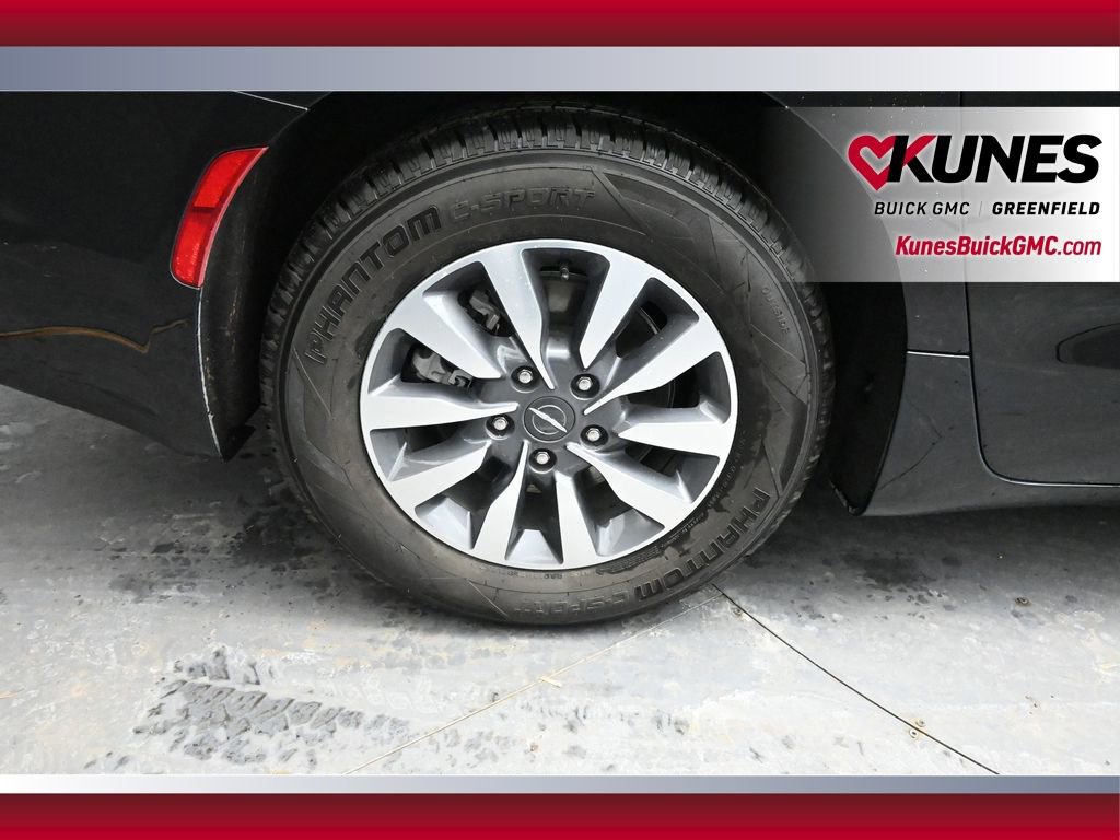 Used 2024 Chrysler Pacifica Select FWD image 15