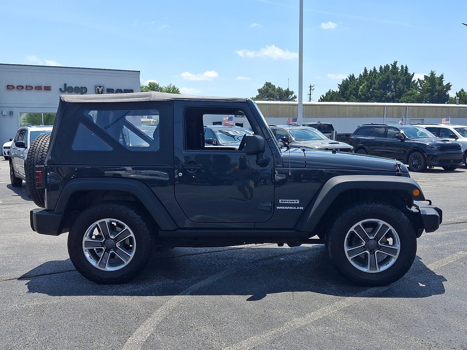 Used 2017 Jeep Wrangler Sport w/ Quick Order Package 24S AWD/4WD image 7