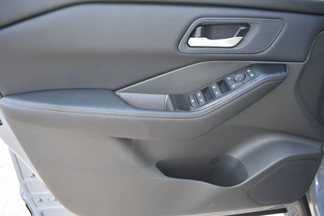 New 2026 Nissan Rogue SV FWD image 10