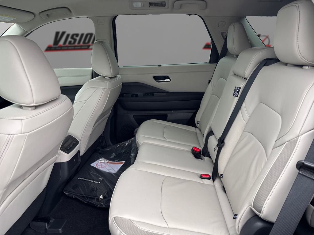New 2025 Nissan Pathfinder SL image 10