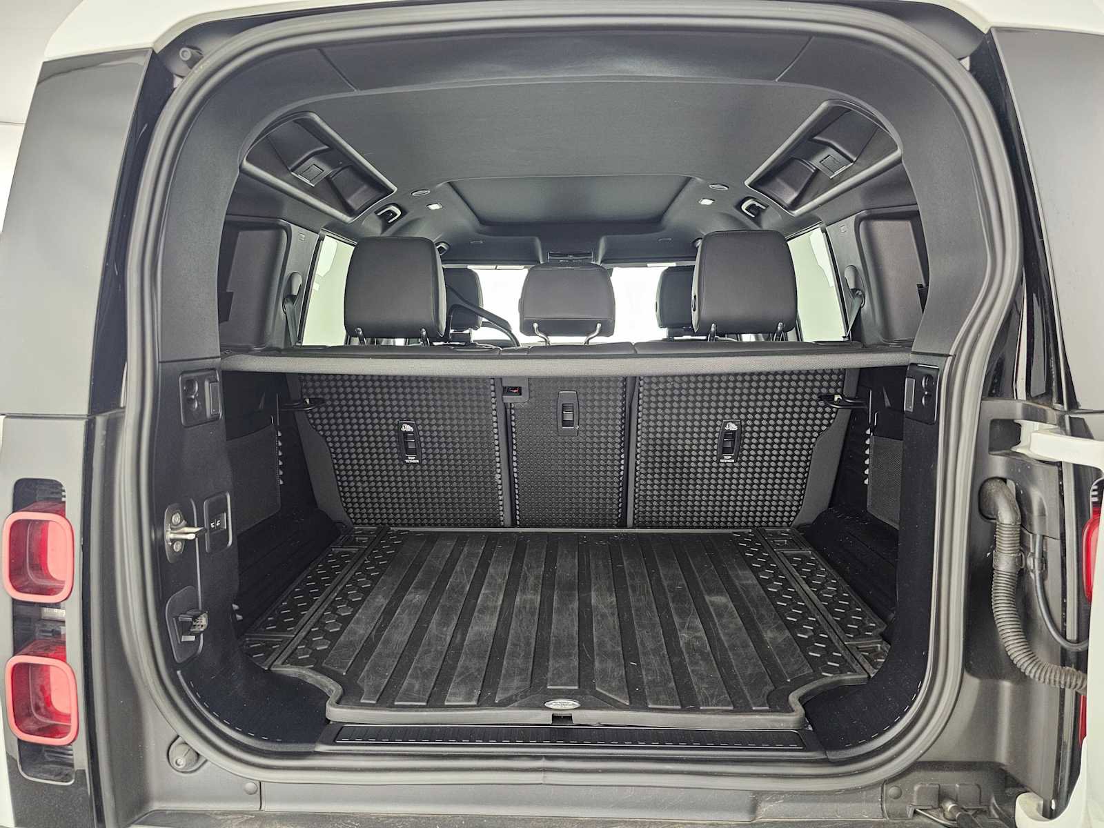 Used 2023 Land Rover Defender 110 S image 14