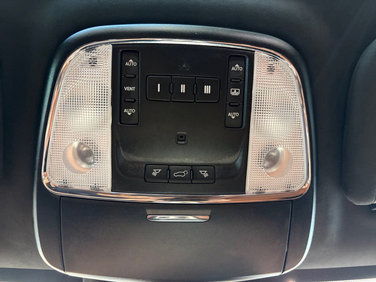 Used 2018 Jeep Grand Cherokee Summit AWD/4WD image 34