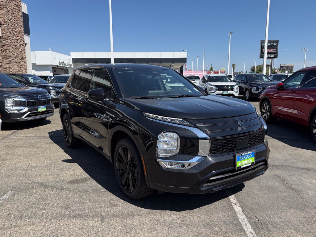 New 2026 Mitsubishi Outlander LE FWD image 2