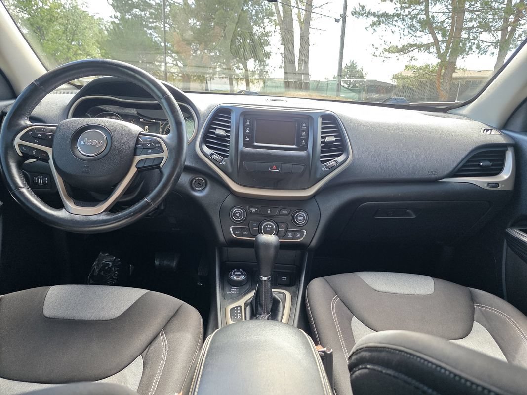 Used 2014 Jeep Cherokee Latitude w/ Cold Weather Group AWD/4WD image 23