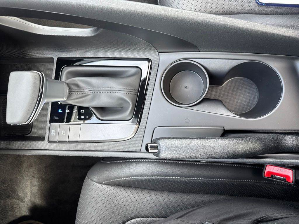 New 2026 Hyundai Elantra SEL Sport FWD image 17