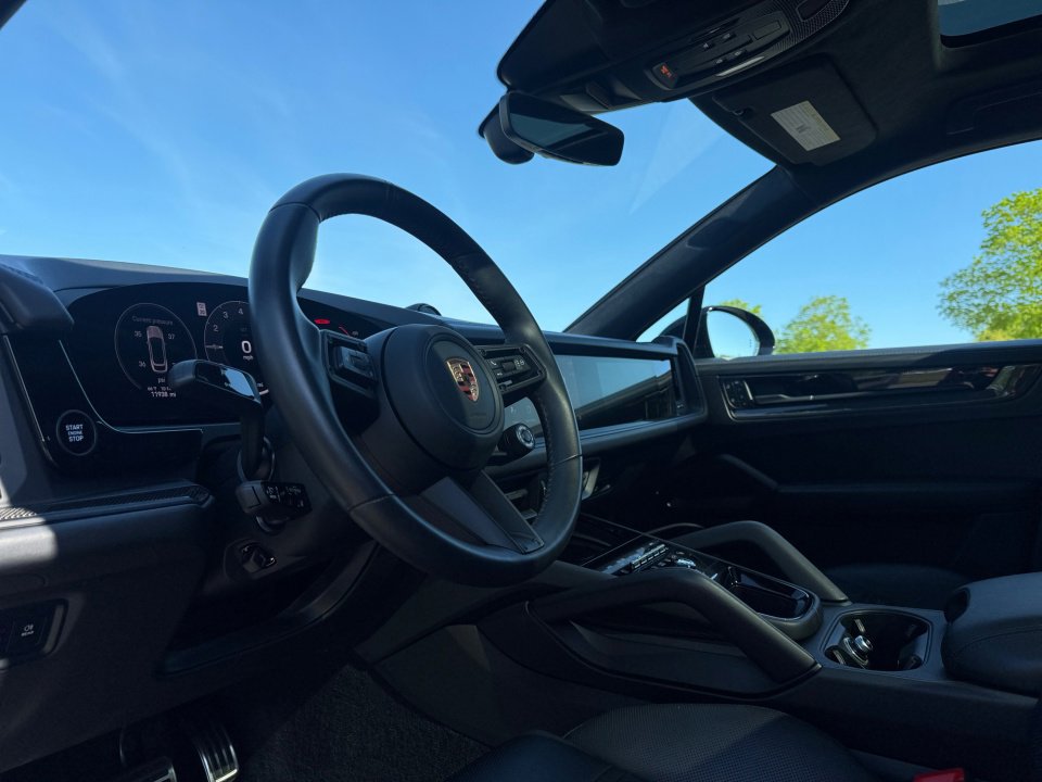 Certified 2025 Porsche Cayenne GTS AWD/4WD image 12