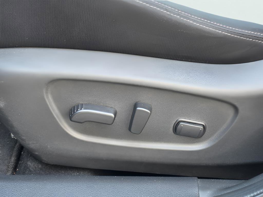 Used 2020 Nissan Rogue Sport SV FWD image 18