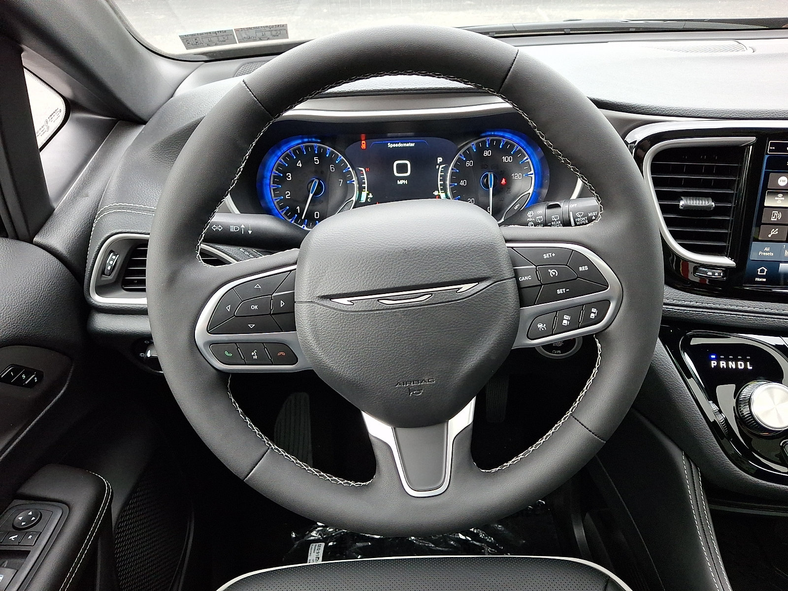 New 2027 Chrysler Pacifica Limited AWD/4WD image 15