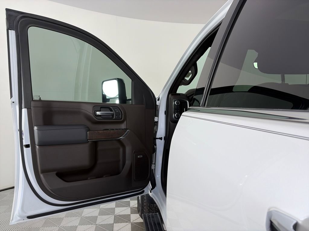 Used 2023 GMC Sierra 2500 Denali w/ Denali Ultimate Package image 10