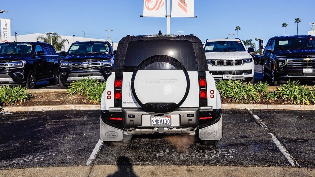 Used 2024 Land Rover Defender 110 X-Dynamic SE image 8