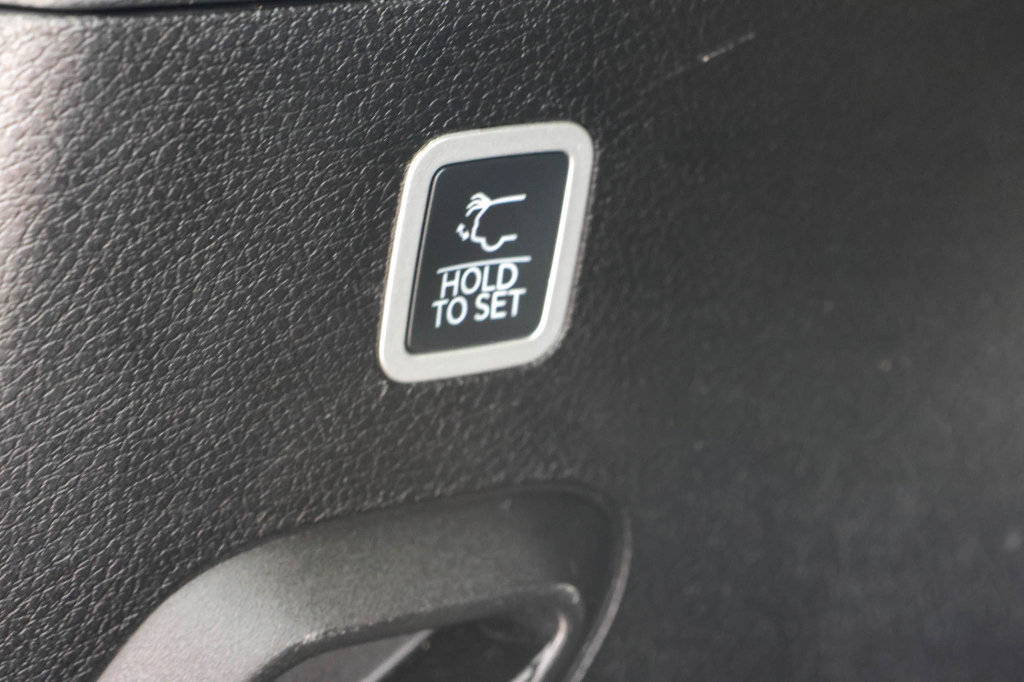 Used 2024 Jeep Wagoneer Series II w/ Flexible Seating Group RWD image 9