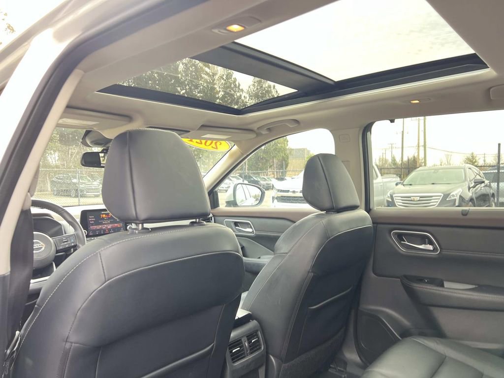 Used 2021 Nissan Rogue SL image 11