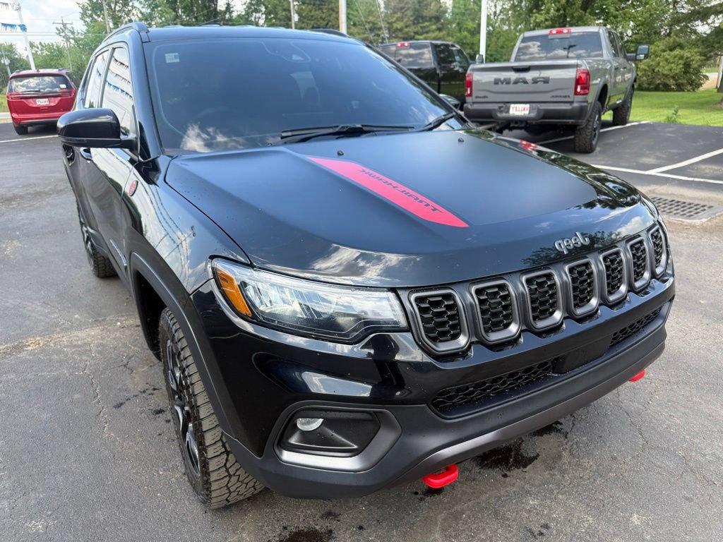 Used 2024 Jeep Compass Trailhawk AWD/4WD image 2