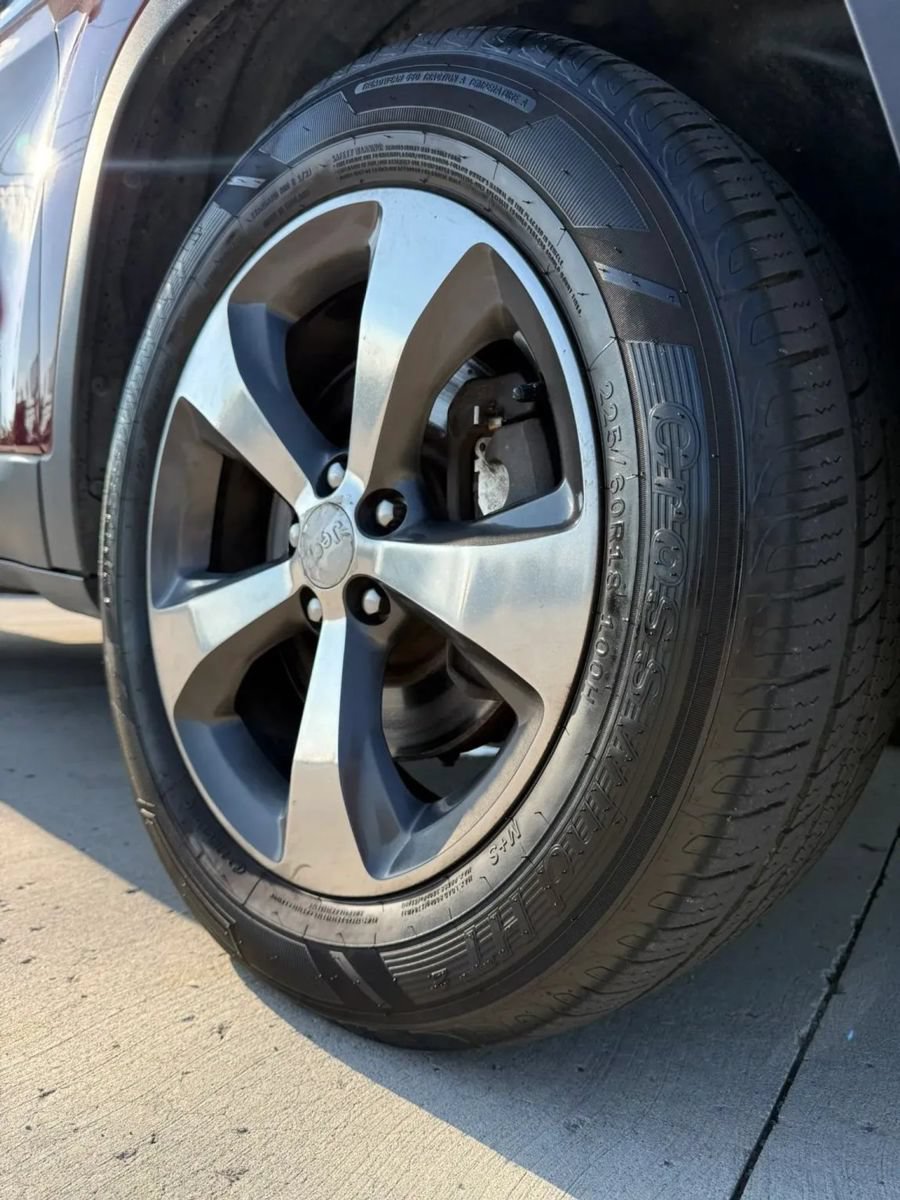 Used 2019 Jeep Cherokee Limited AWD/4WD image 8