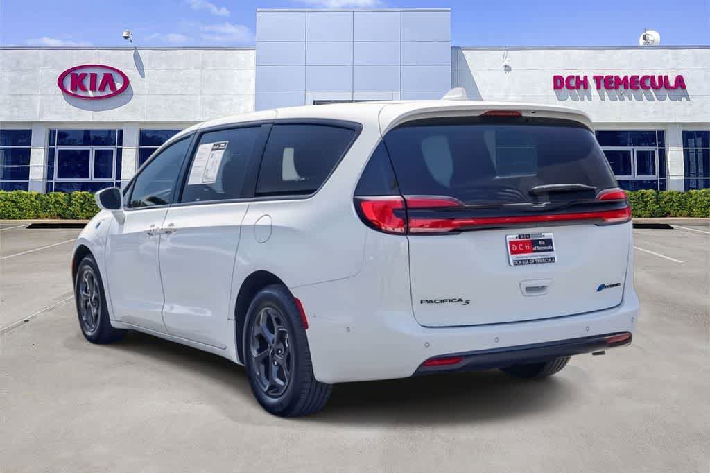 Used 2022 Chrysler Pacifica Touring-L w/ Uconnect Theater Family Group FWD image 6
