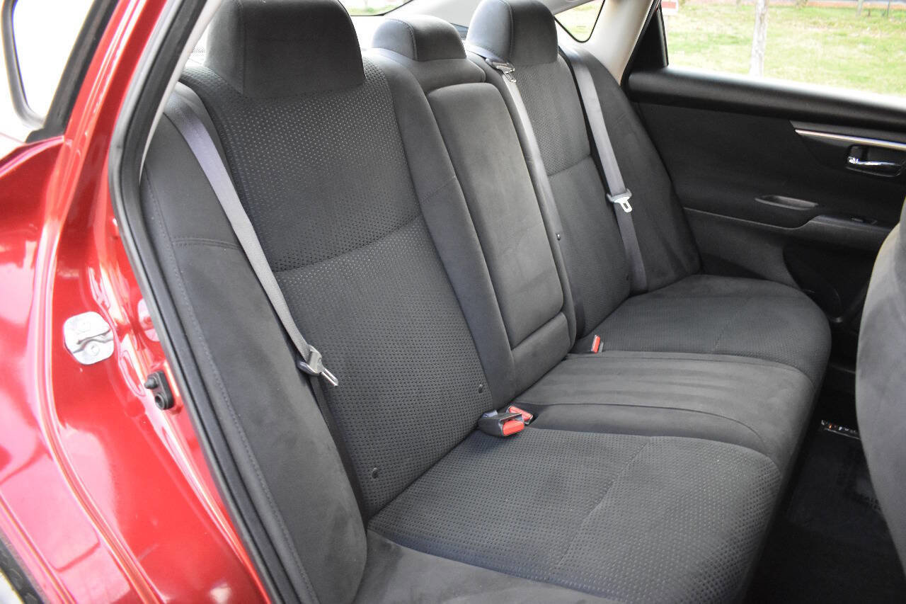 Used 2014 Nissan Altima 2.5 S w/ Sport Value Package image 16