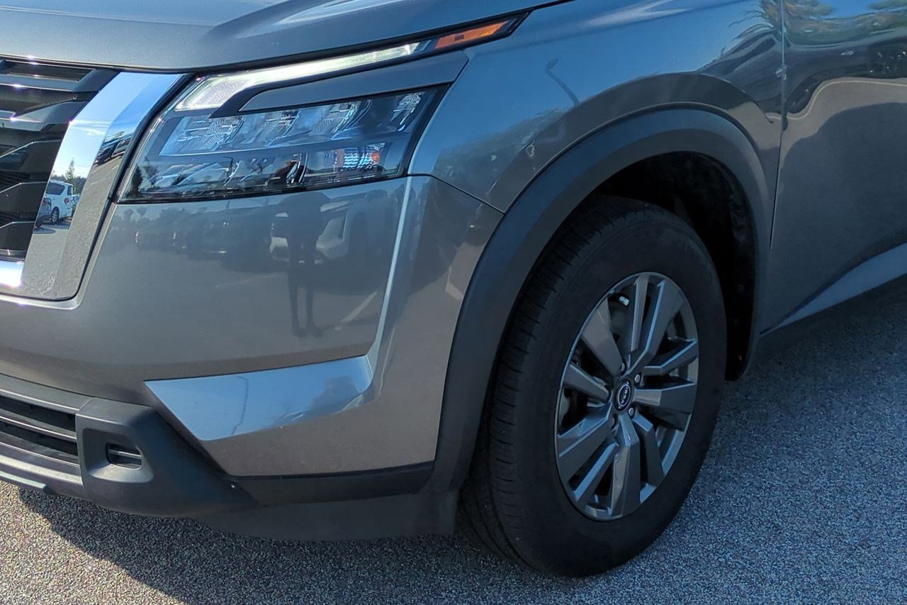 Certified 2023 Nissan Pathfinder SV FWD image 10