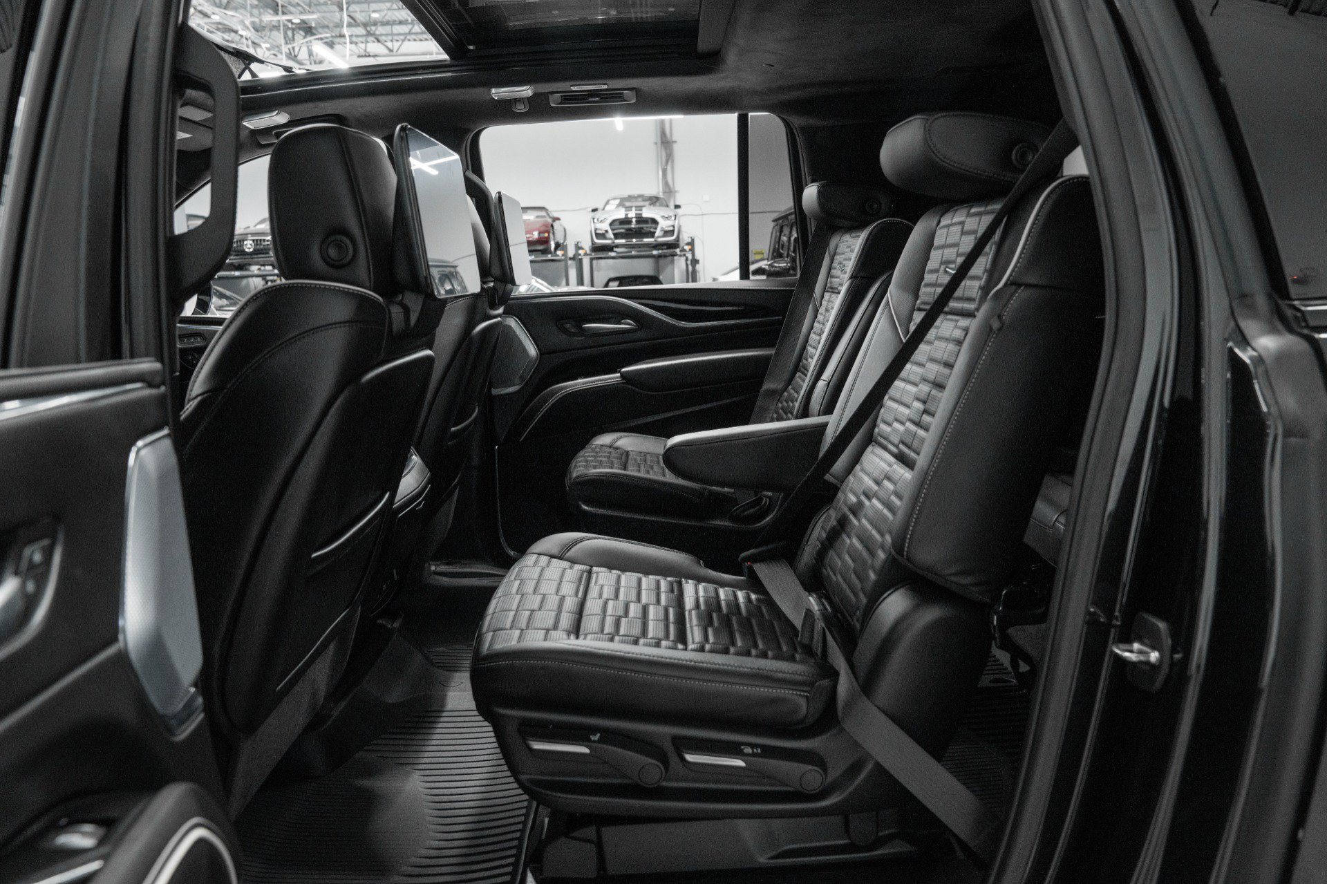 Used 2024 Cadillac Escalade ESV V w/ LPO, Floor Liner Package AWD/4WD image 28