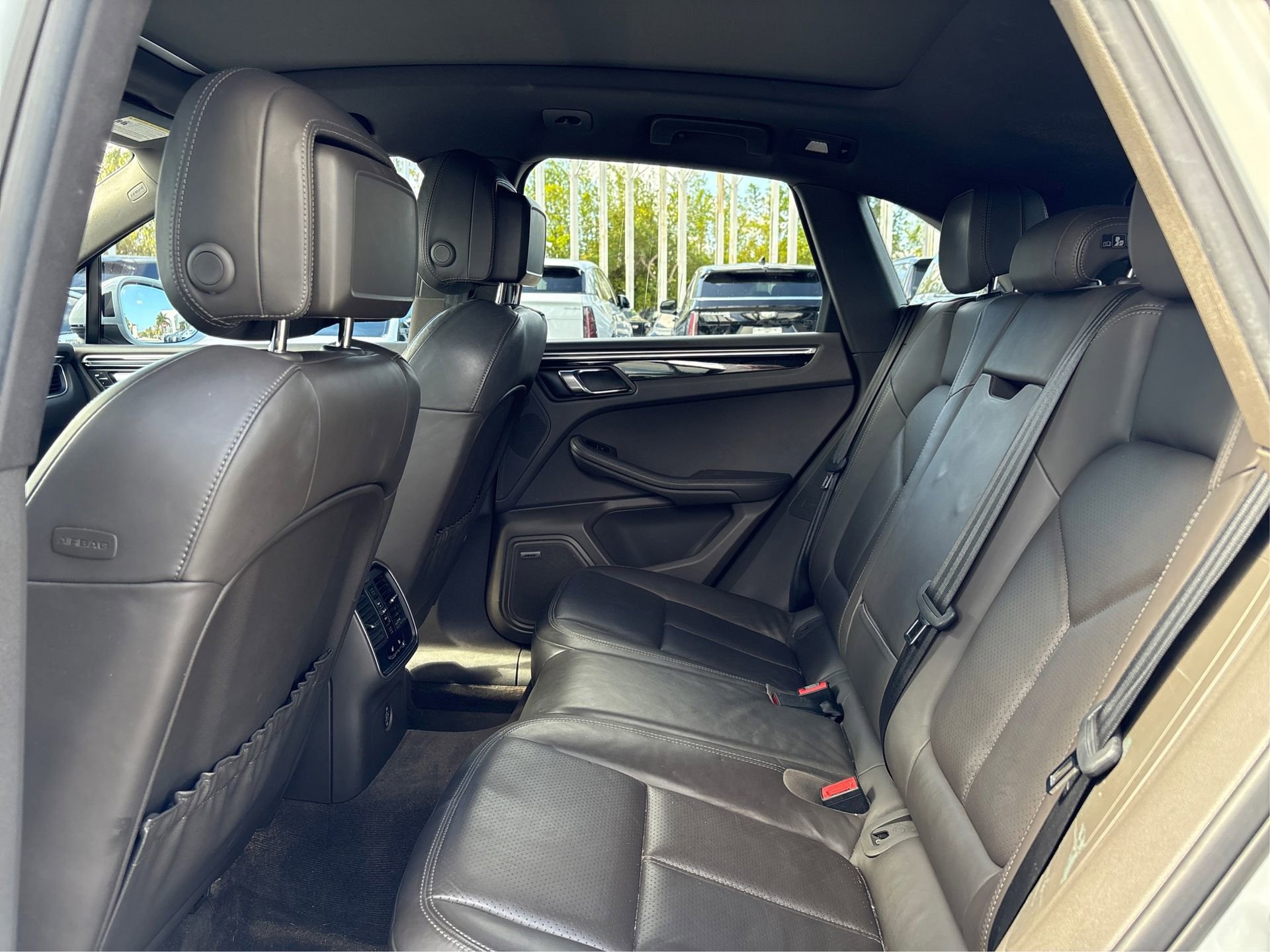 Used 2018 Porsche Macan w/ Premium Package Plus image 10