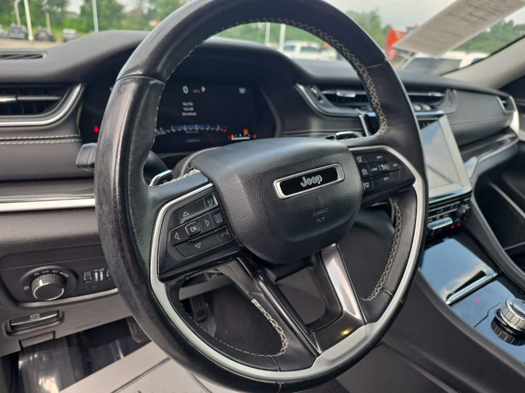 Used 2022 Jeep Grand Cherokee Laredo AWD/4WD image 9