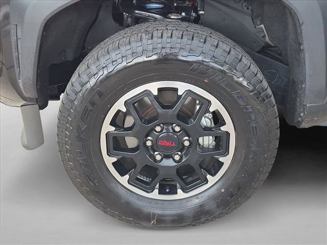 Certified 2025 Toyota Tacoma TRD Off-Road AWD/4WD image 22