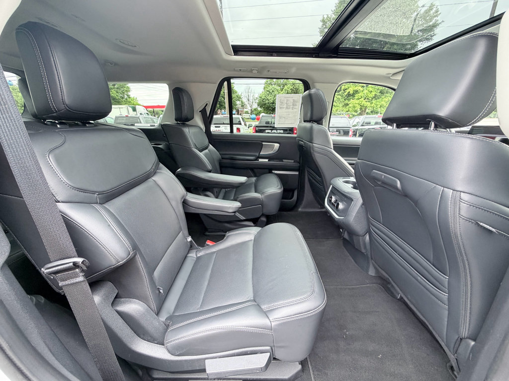 Used 2025 Ford Expedition Platinum AWD/4WD image 27