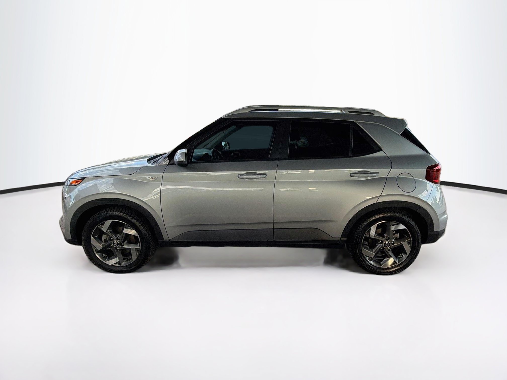 Used 2022 Hyundai Venue SEL w/ Cargo Package FWD image 4