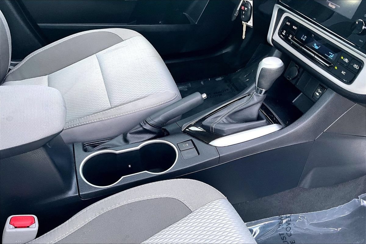 Used 2017 Toyota Corolla LE w/ Carpet Mat Package (TMS) FWD image 28