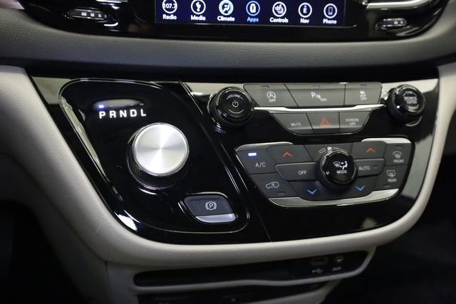 Used 2019 Chrysler Pacifica Touring-L Plus w/ Tire & Wheel Group FWD image 23