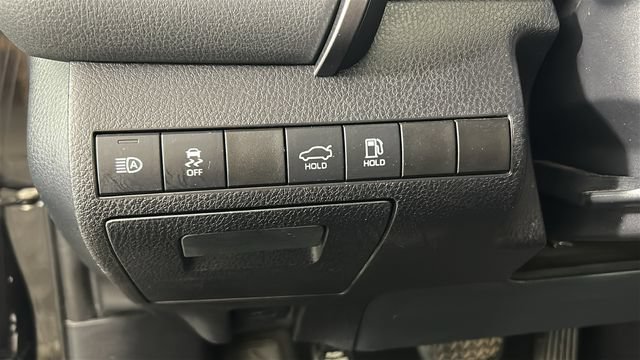 Used 2019 Toyota Camry LE FWD image 19