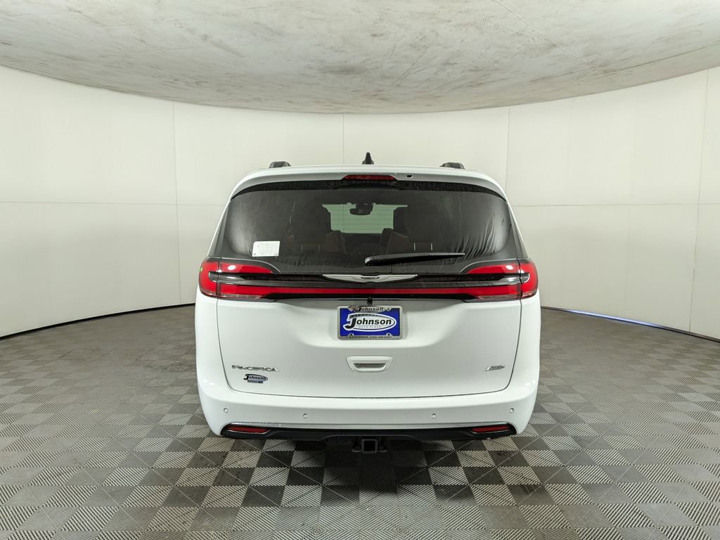 New 2026 Chrysler Pacifica Pinnacle w/ Trailer Tow Group image 8