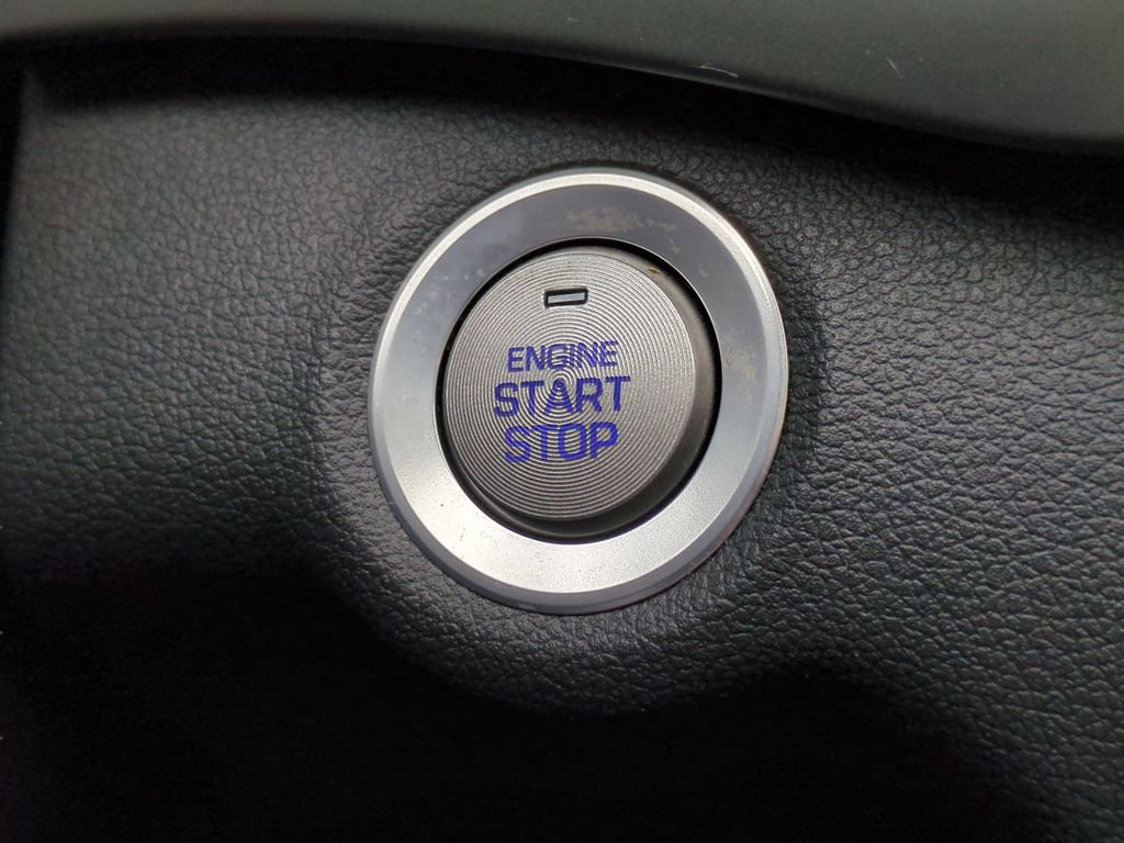 Used 2017 Hyundai Elantra Limited FWD image 22