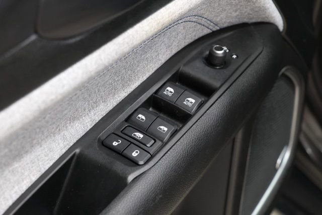 Used 2022 Jeep Compass Latitude w/ Sun and Sound Group AWD/4WD image 18