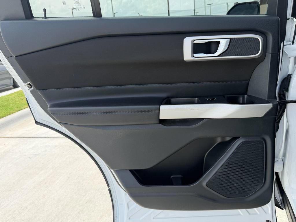 Used 2020 Ford Explorer XLT AWD/4WD image 30
