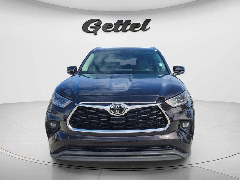 Certified 2021 Toyota Highlander Limited FWD image 2