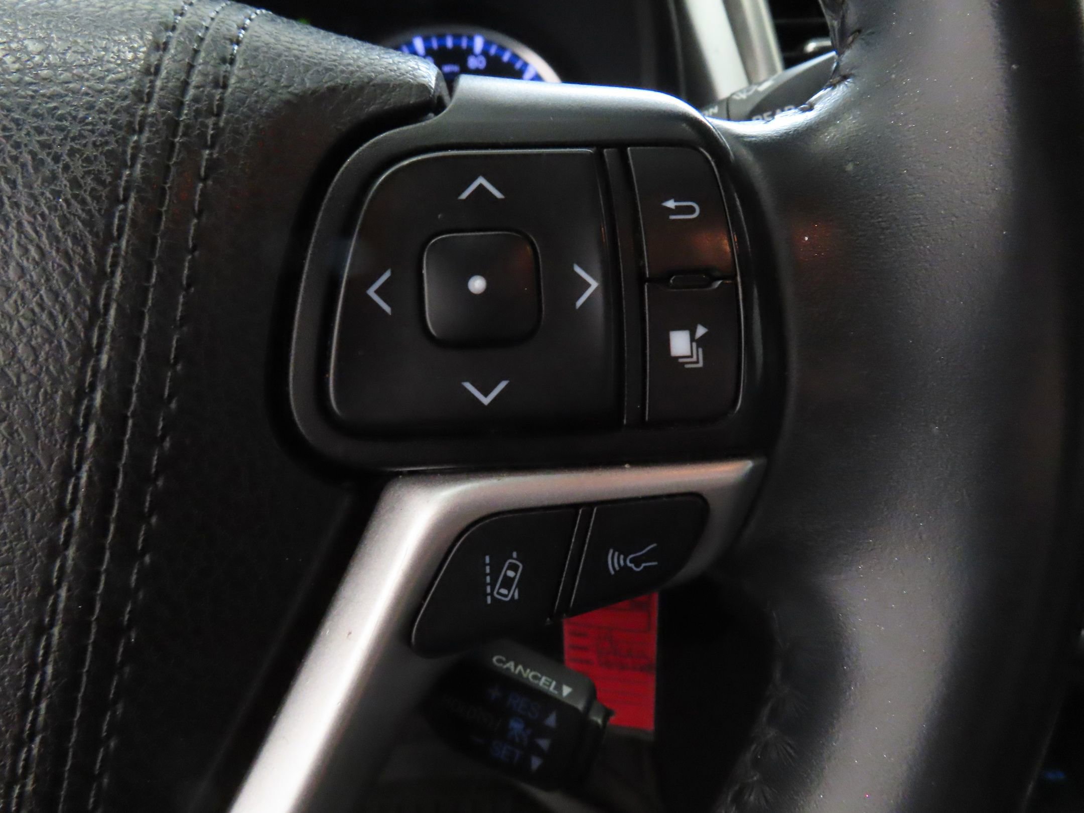 Used 2019 Toyota Highlander Plus FWD image 14
