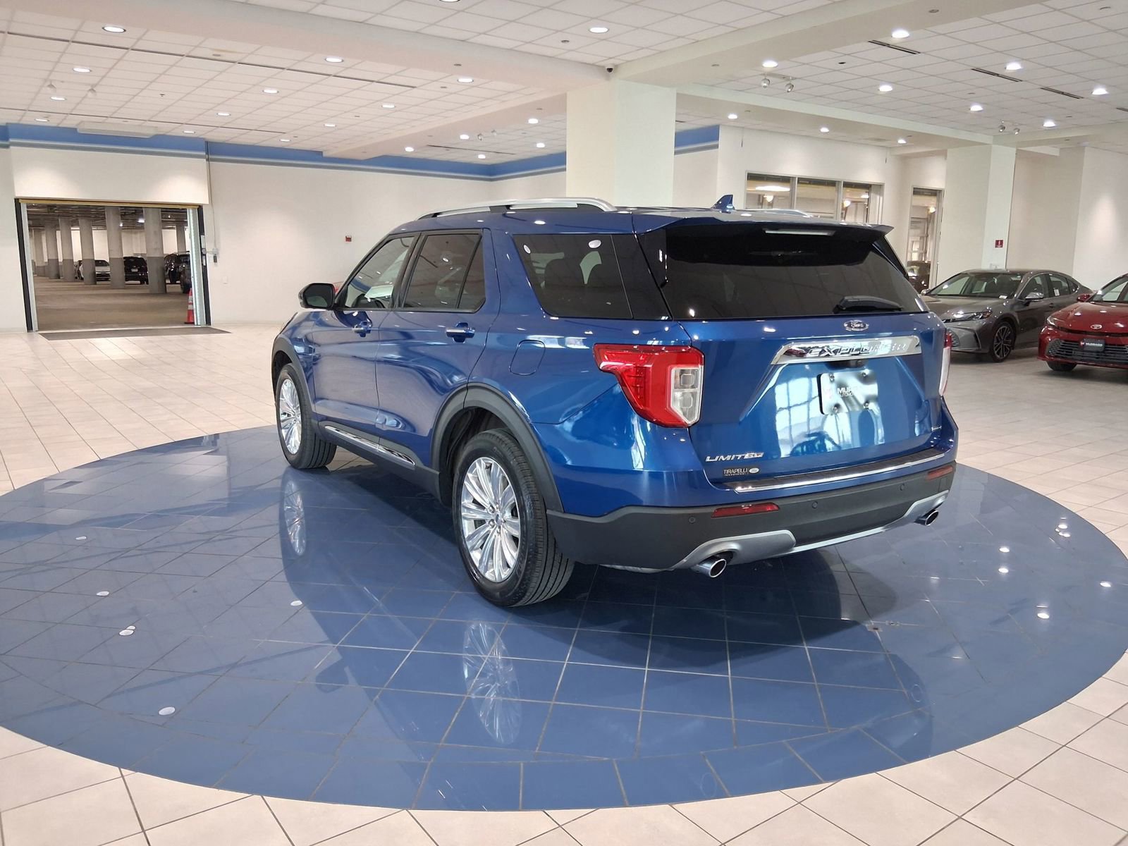 Used 2020 Ford Explorer Limited w/ Hybrid Equipment Group 310A image 4