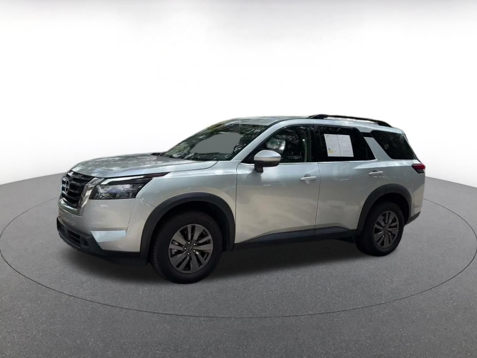 Used 2025 Nissan Pathfinder SV FWD image 7