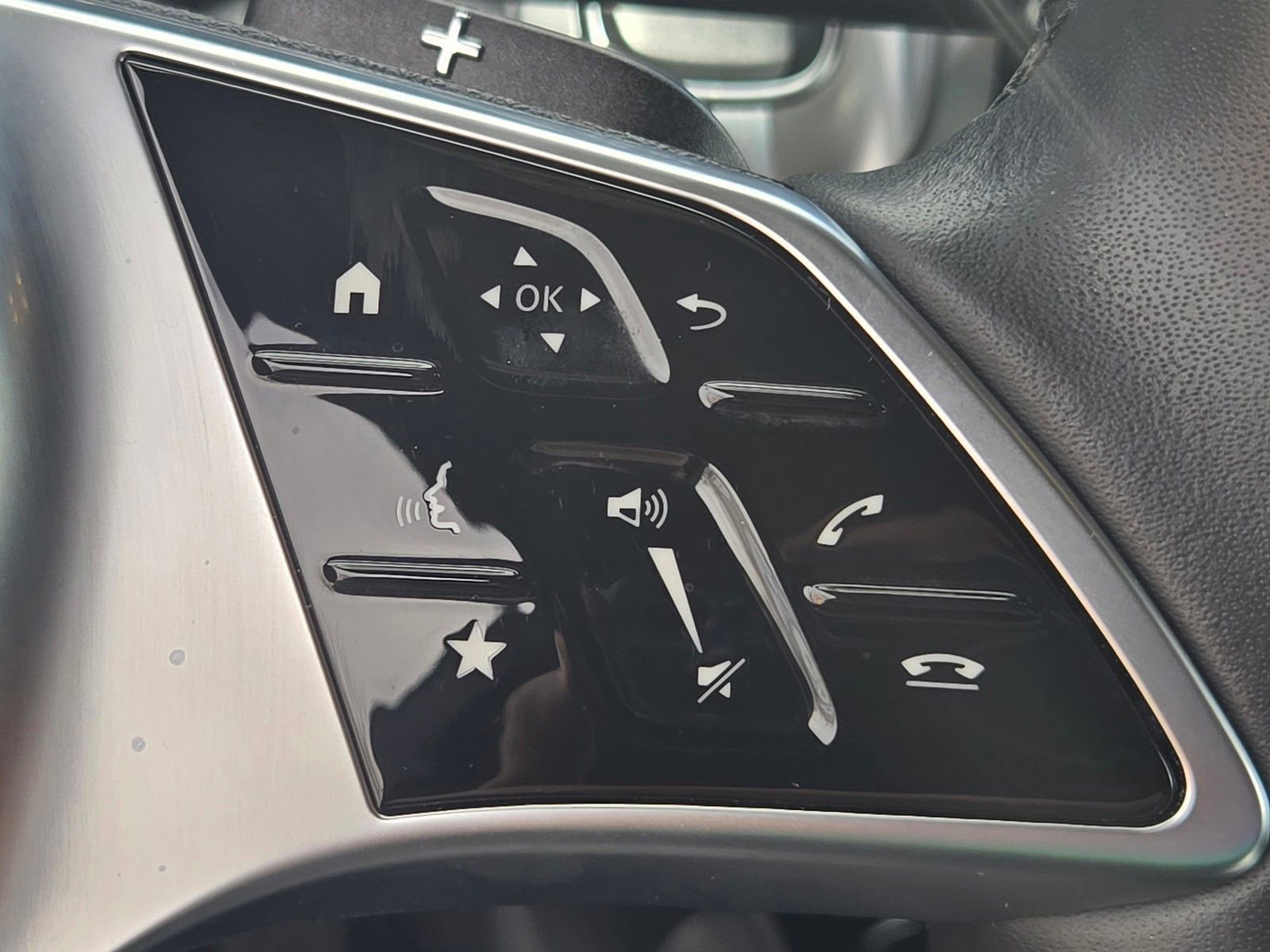 Used 2024 Mercedes-Benz EQB 300 4MATIC image 18