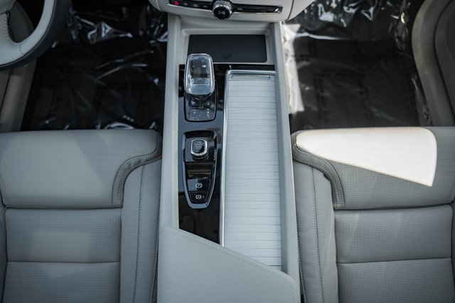 New 2026 Volvo XC60 B5 Ultra w/ Protection Package Premier image 26
