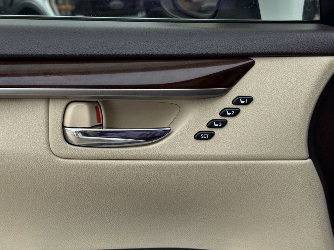 Used 2016 Lexus ES 350 w/ Luxury Package w/Wood Trim FWD image 24