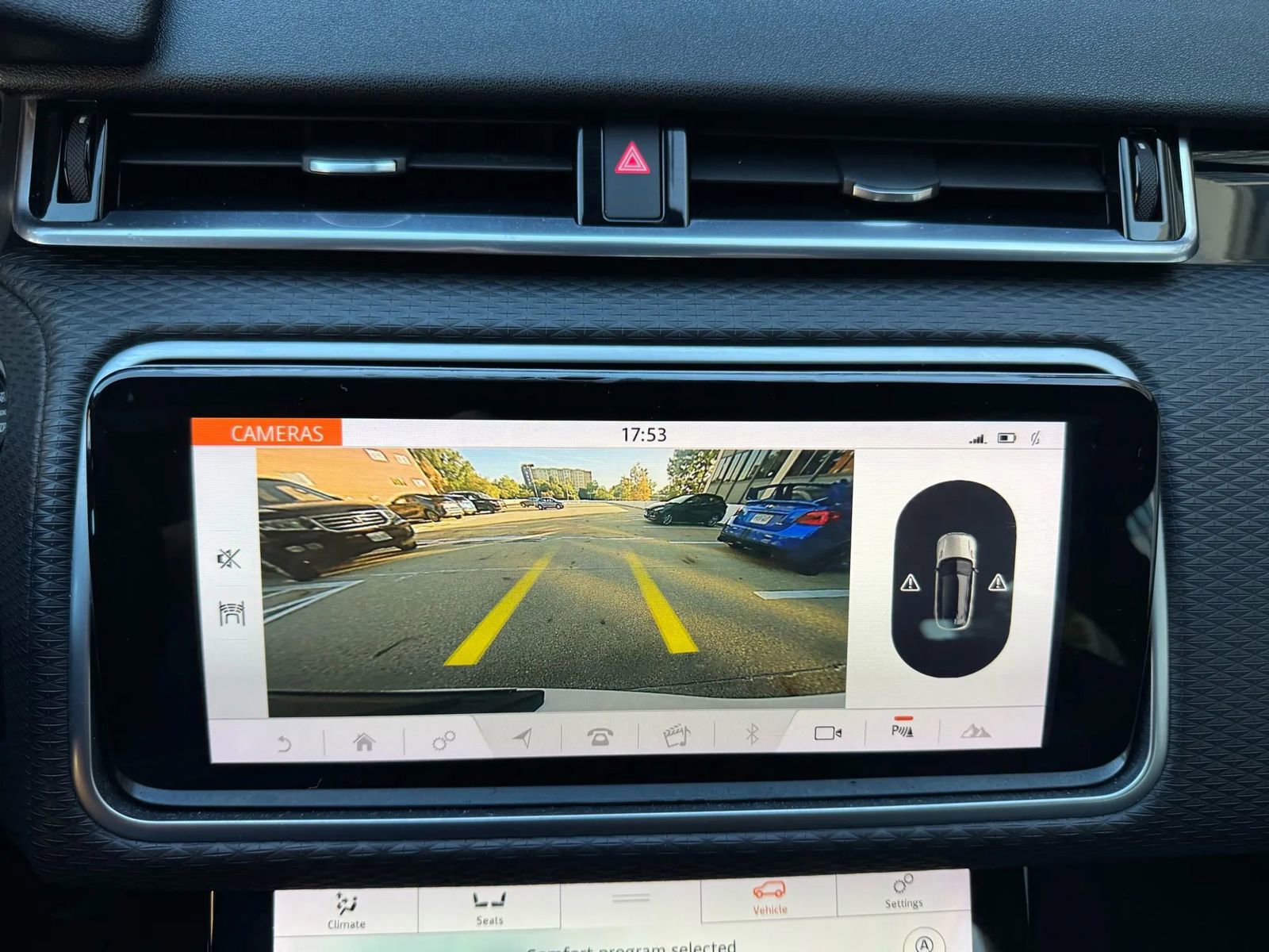 Used 2018 Land Rover Range Rover Velar R-Dynamic SE image 24