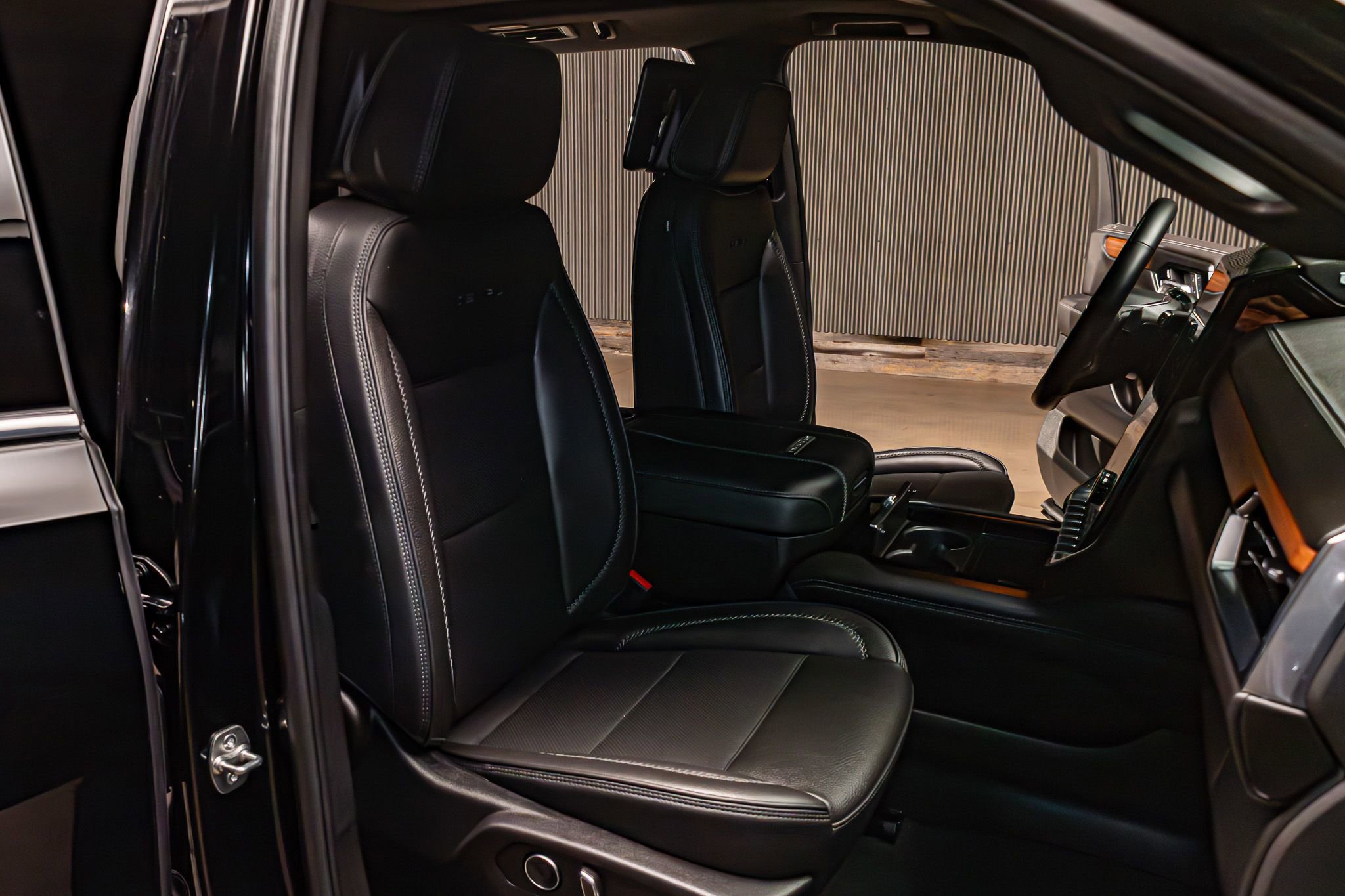 Used 2025 GMC Yukon Denali w/ Denali Reserve Package image 29