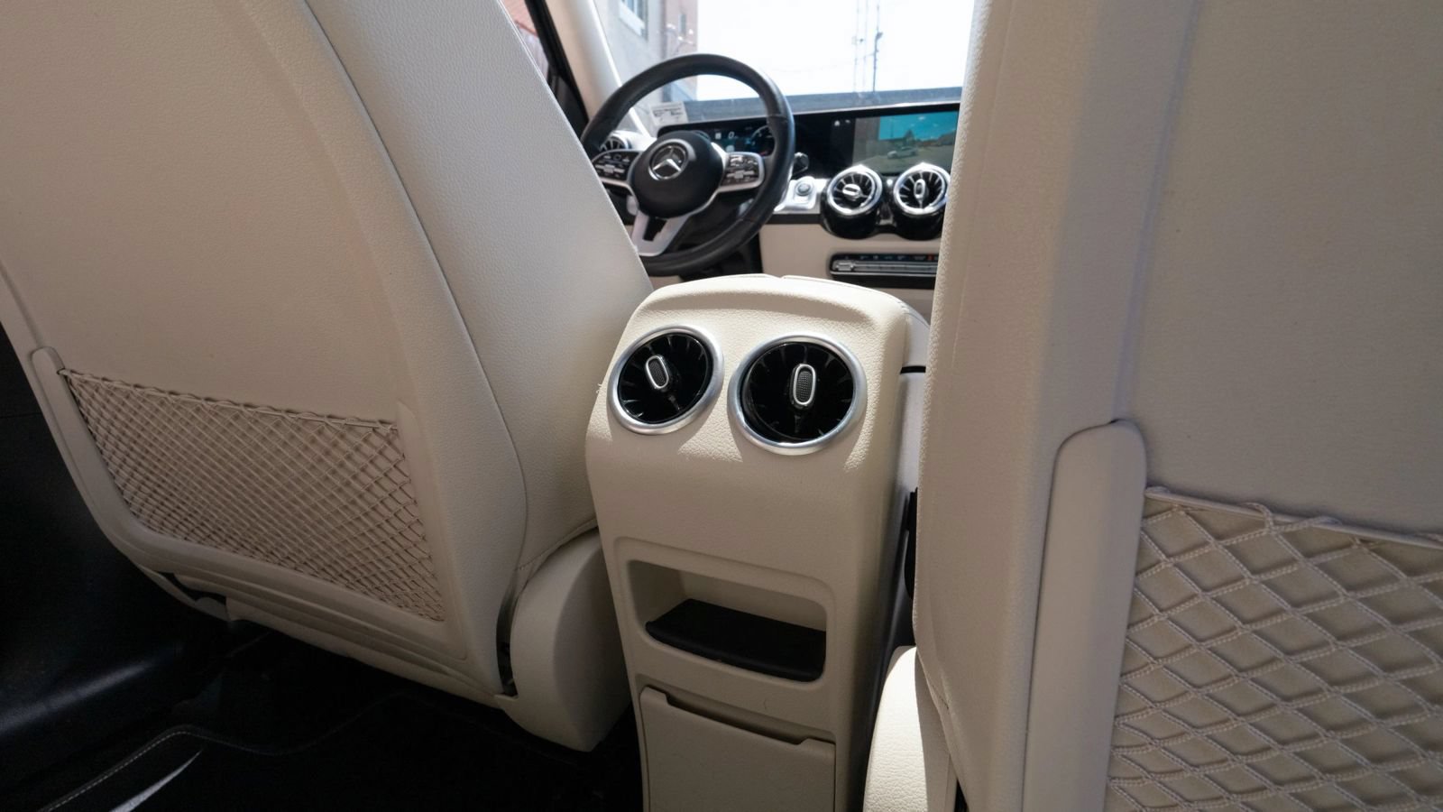 Used 2021 Mercedes-Benz GLB 250 4MATIC w/ Premium Package image 18
