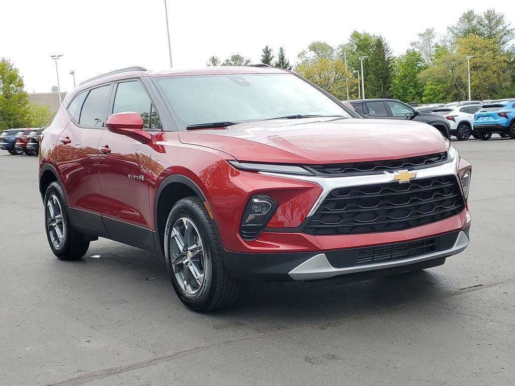 Certified 2024 Chevrolet Blazer LT w/ Convenience Package FWD image 2