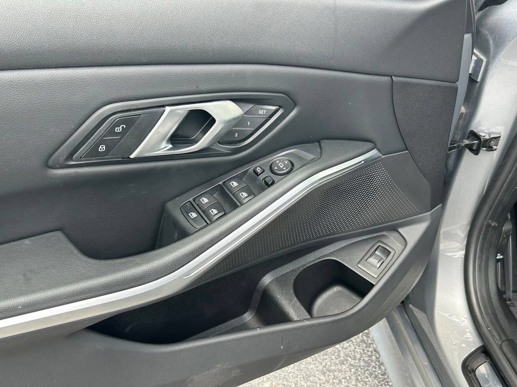 Used 2025 BMW 330i Sedan w/ Convenience Package RWD image 16