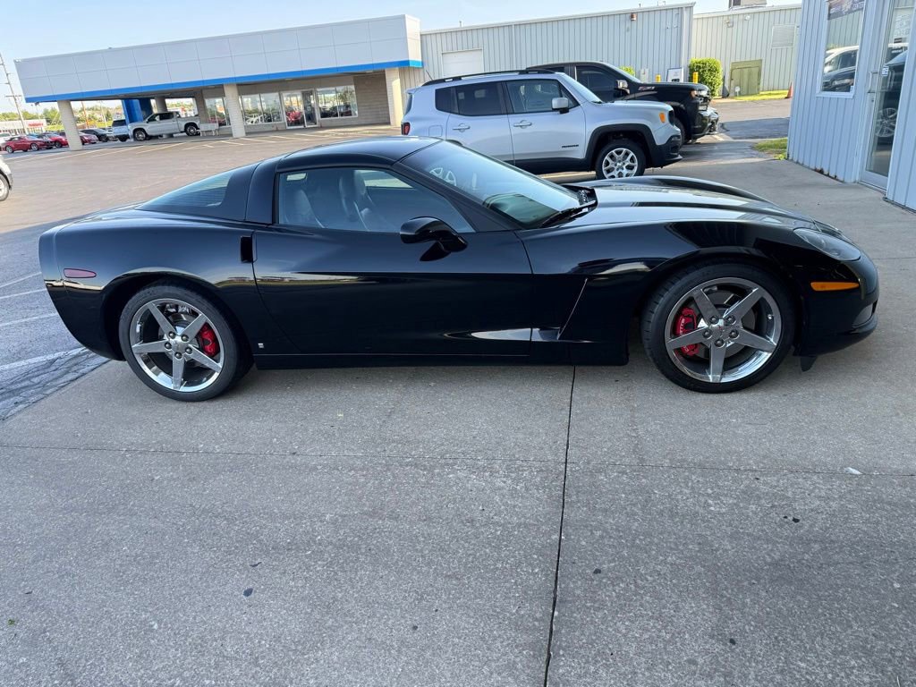 Used 2007 Chevrolet Corvette Coupe w/ Preferred Equipment Group RWD image 4