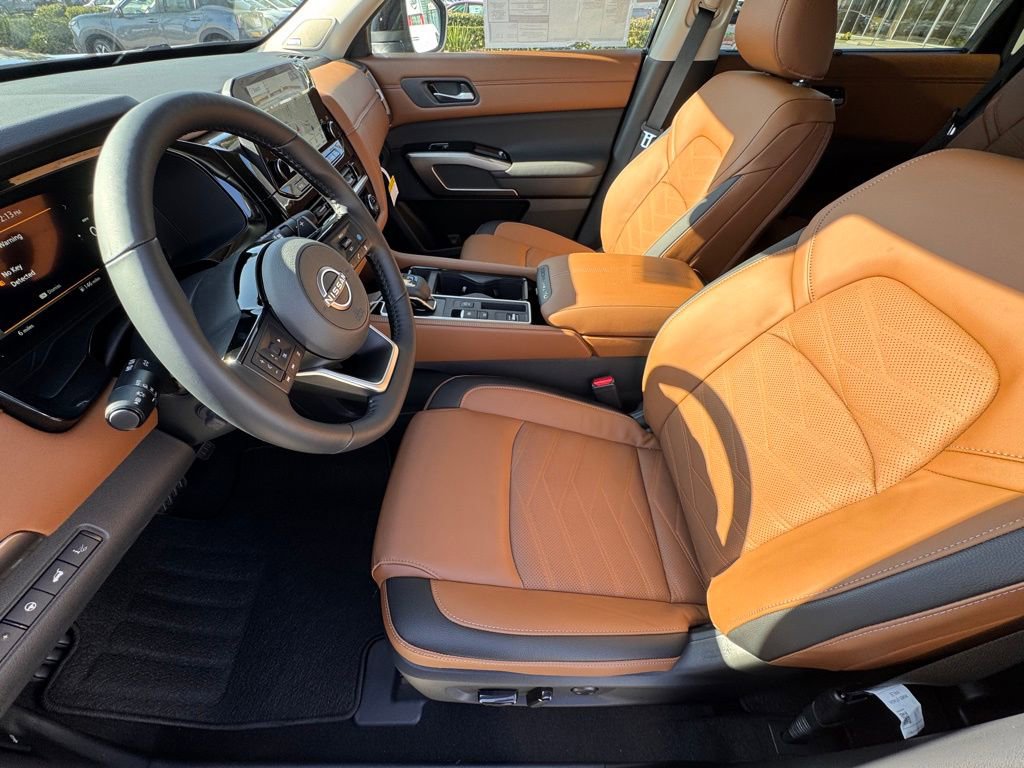 New 2025 Nissan Pathfinder Platinum image 9