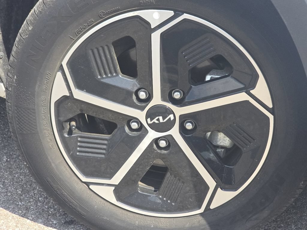 Used 2023 Kia Niro EX FWD image 10
