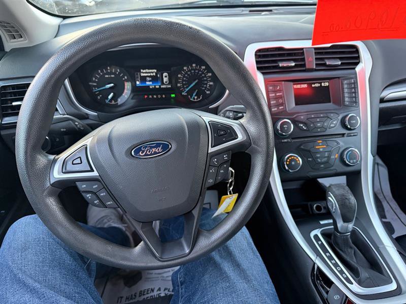 Used 2014 Ford Fusion SE image 26